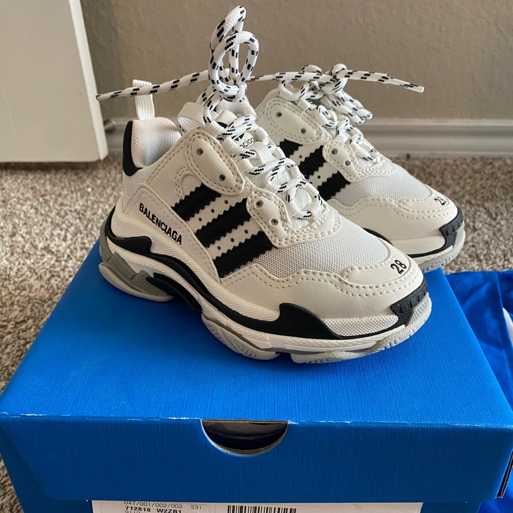 Triple S A Kids Balenciaga size 28 (kids)